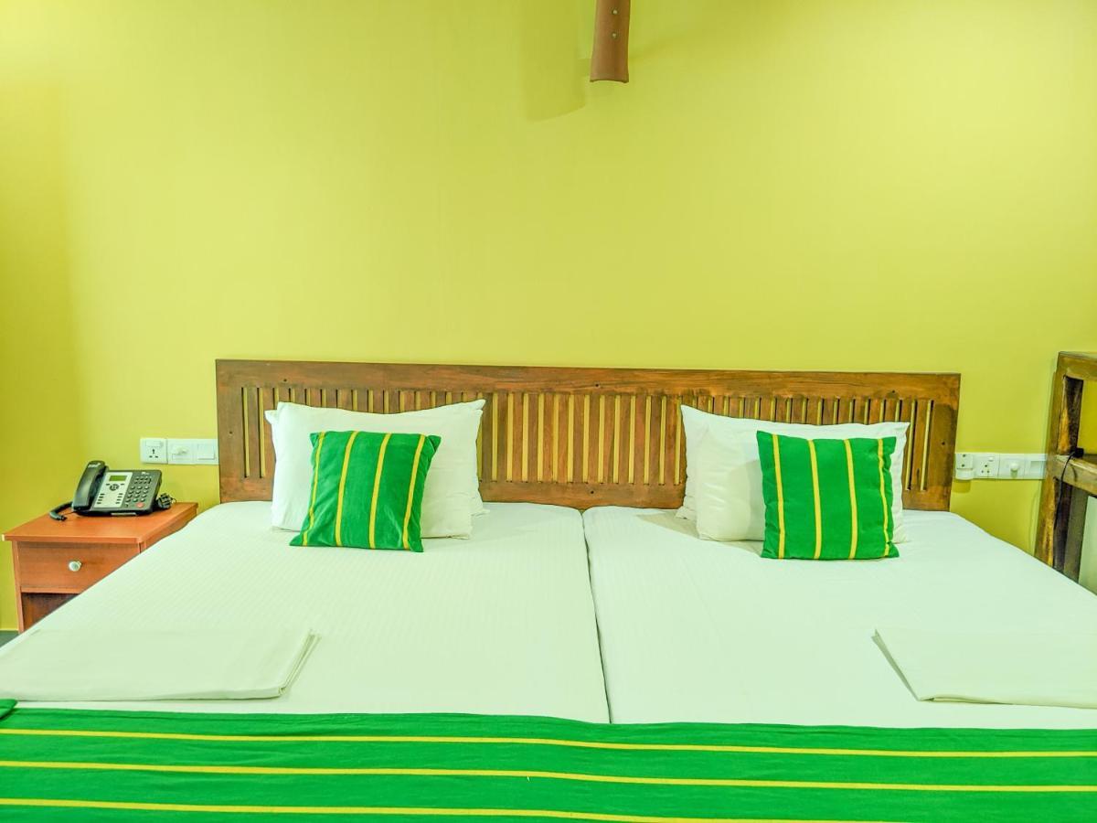 티사마하라마 Yala Golden Wild B&B 외부 사진