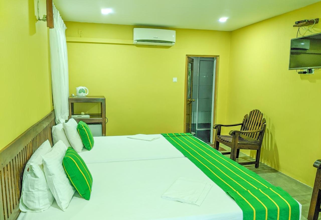티사마하라마 Yala Golden Wild B&B 외부 사진