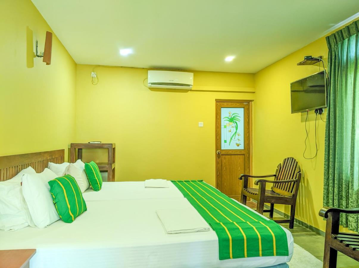 티사마하라마 Yala Golden Wild B&B 외부 사진